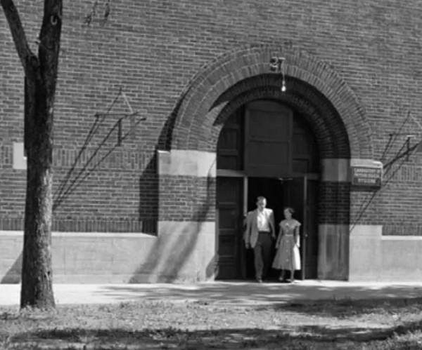 節食6個月後，他舉起斧頭砍下了自己的手指