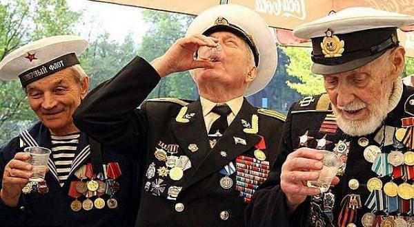 印俄軍購貿易談判新戰場：酒桌上喝翻30名印軍，戰機售價翻了一倍