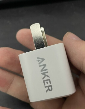 買了蘋果13的小夥伴!別忘了選這款小方塊的充電頭 買了蘋果13的小夥伴!別忘了選這款小方塊的充電頭