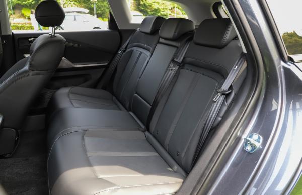 7.98萬起，後排放倒形成“雙人床”，寶駿這款旅行車真香嗎？