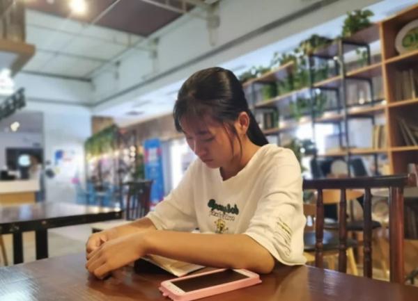 學校規定大一不允許報考英語四六級，新生困惑不已，老師道出緣由