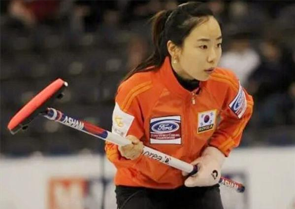 韓國冰壺女隊長倒追我國冠軍，不顧家人反對遠嫁，千里姻緣一線牽