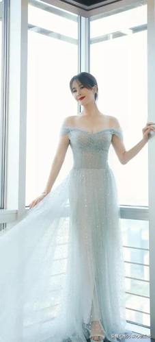 左小青穿衣風格時髦減齡 影迷們覺得她顏值怎樣可評論關注轉發分享