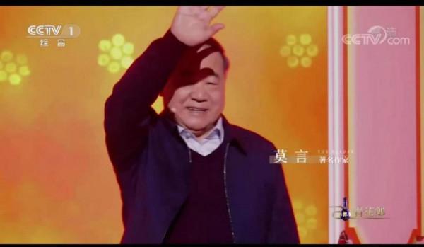 《朗讀者》董卿：我們不能改變世界，但熱愛和激情可以創造奇蹟