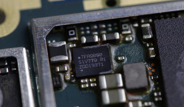 價格差兩千塊的手機，居然用同一款處理器？這錢，到底花哪了呢