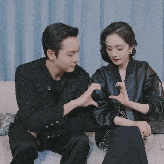 楊冪陳偉霆親密合體比心 雙A氛圍嗑死誰了