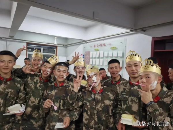 兵哥哥們專屬“集體生日會”，你羨慕嗎？
