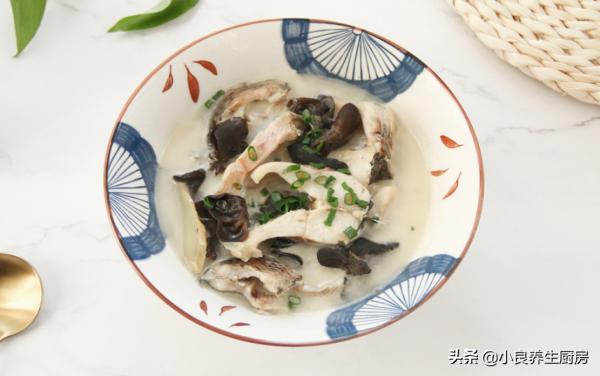 入秋後，湖北人常用這食材煲湯，補血補鐵，營養極高，家人都愛喝