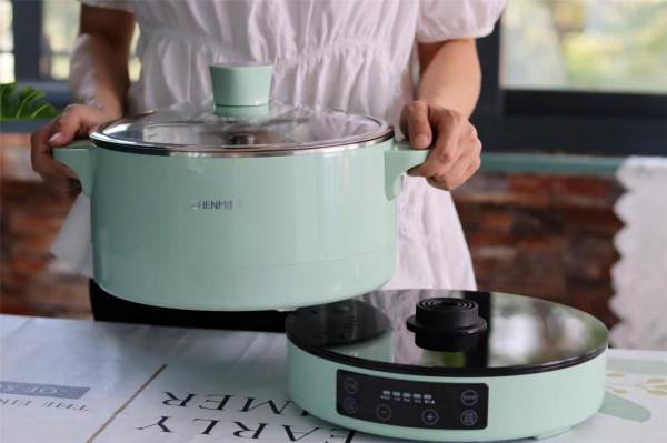 家庭吃火鍋的“神器”，不用在鍋底瞎撈肉了，新式火鍋功能太強大