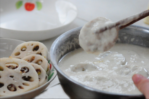 藕盒要想酥脆好吃,麵糊別隻用水調,大廚教你調糊,炸出來香酥脆 藕盒要想酥脆好吃,麵糊別隻用水調,大廚教你調糊,炸出來香酥脆