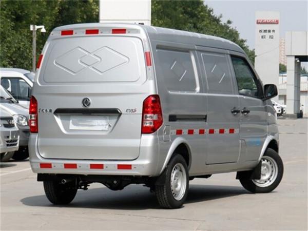 這才是“地攤王”，能拉1噸貨平躺兩個人，油耗3毛多落地不足4萬