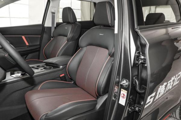 歐尚x7plus:外觀顯得靚麗出眾,軸距2786MM,預售價7.99萬起 歐尚x7plus:外觀顯得靚麗出眾,軸距2786MM,預售價7.99萬起