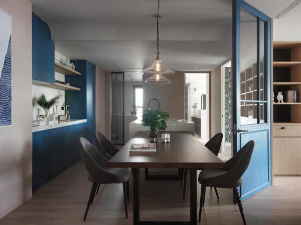 她花20萬裝100㎡新房，做最對的事：床頭隔出步入式衣帽間，漂亮