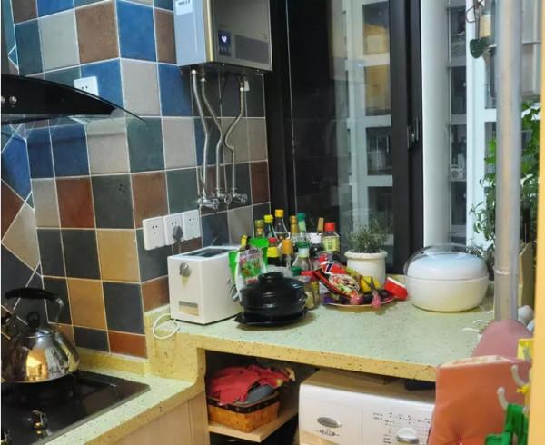 打拼4年買的32㎡小戶型，裝修花5萬，客餐廚一體、乾溼分離…曬曬