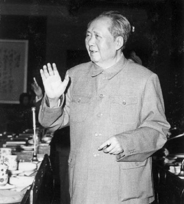 河南一位清潔工被彭德懷邀到北京，毛主席感嘆：沒想到你還活著