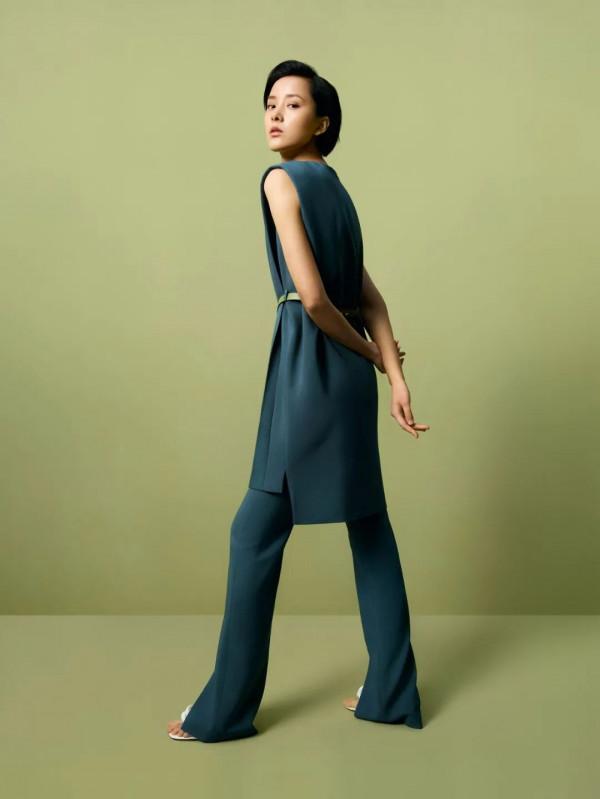 裴蓓的果敢女性衣櫥，被張家誠拍出來了