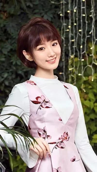 毛曉彤美照一冊，欣賞