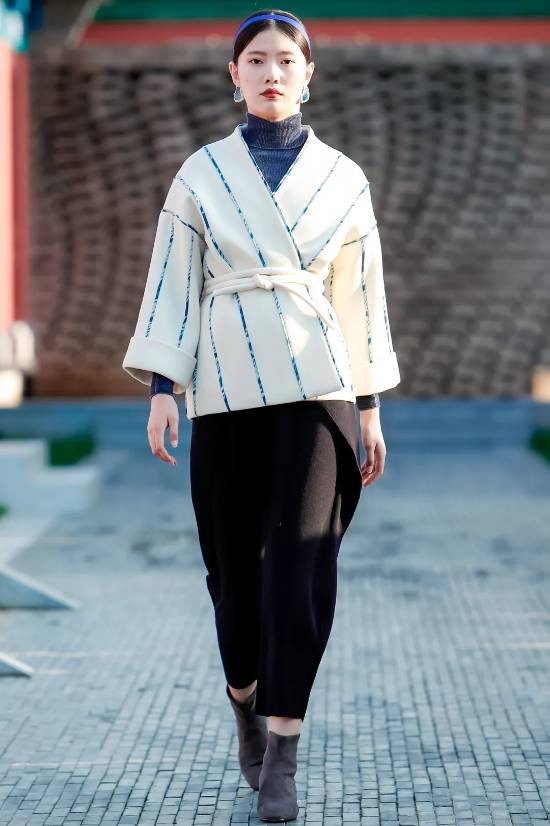 “凌龍×度兮”秋冬時裝釋出會亮相北京隆福文化中心 “凌龍×度兮”秋冬時裝釋出會亮相北京隆福文化中心