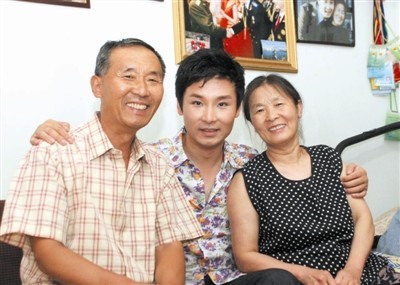 歌唱家劉和剛:農村小子娶世界小姐,父母與岳父母同屋簷安享晚年 歌唱家劉和剛:農村小子娶世界小姐,父母與岳父母同屋簷安享晚年