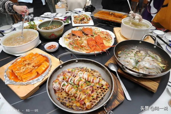 春節來客人，這樣請客很有面子，龍蝦鮑魚螃蟹都有，不到2000元