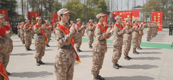 帥炸！全國首次！女兵授劍儀式來了