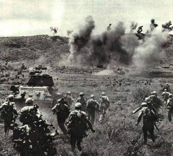 38軍隱蔽突襲,南朝鮮7師渾然不覺,哨兵突然發現,同伴不見了 38軍隱蔽突襲,南朝鮮7師渾然不覺,哨兵突然發現,同伴不見了