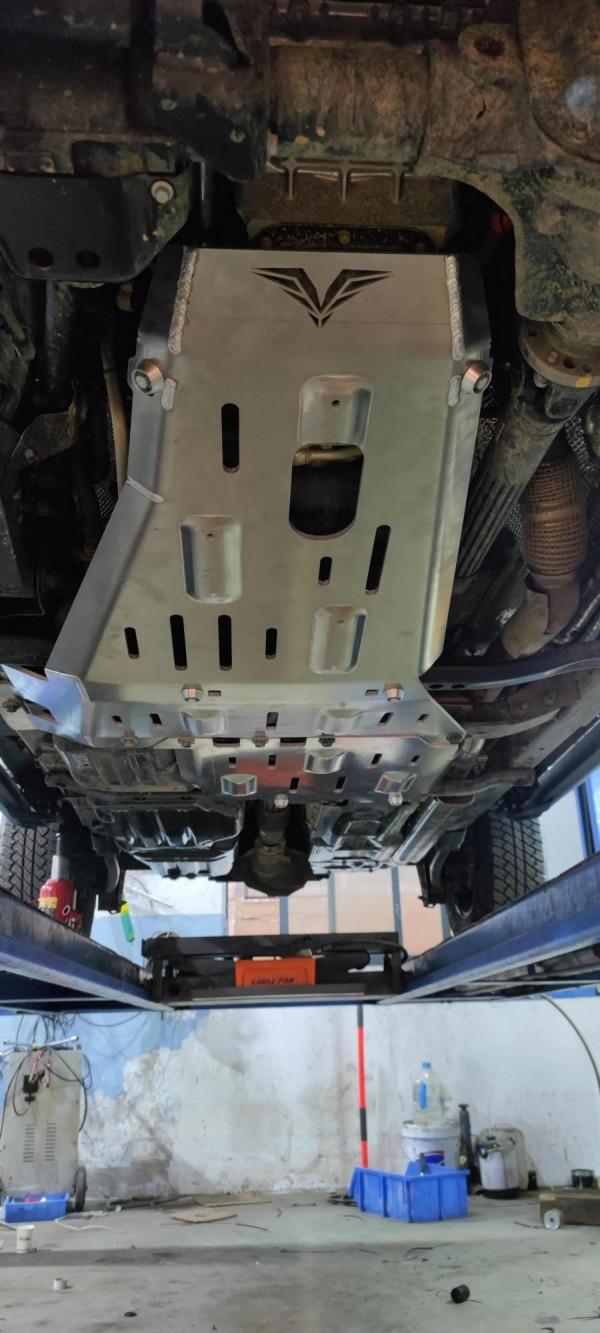 混動牧馬人4XE升級副油箱+電動踏板