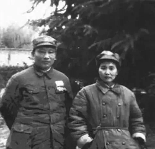 低調的開國上將，夫人被護士嘲笑為鄉巴佬，8個子女無將軍