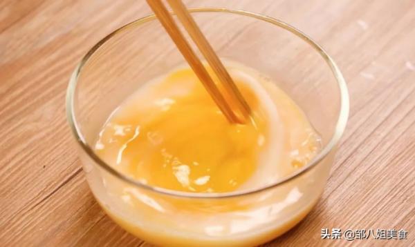 做蛋花湯，彆著急倒蛋液，水開時鍋里加“1物”，蛋花好看湯好喝