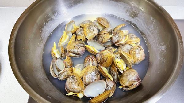 3分鐘即可上桌的海鮮湯，味道鮮美肉質細嫩營養豐富，做法超簡單