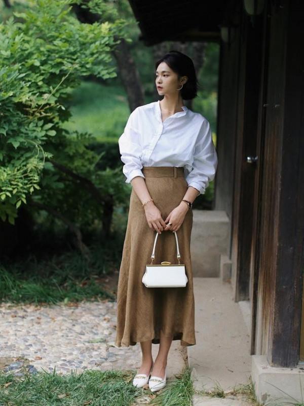 進入秋天，不要再穿小白鞋了，秋天流行這雙鞋百搭又耐看