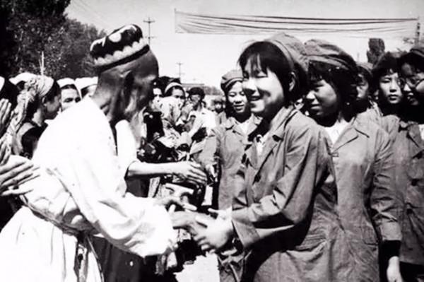 1954年,毛主席為什麼要決策成立新疆生產建設兵團? 1954年,毛主席為什麼要決策成立新疆生產建設兵團?