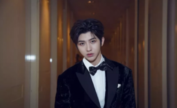 人氣明星蔡徐坤 違規演出的訊息衝上了熱搜 人氣明星蔡徐坤 違規演出的訊息衝上了熱搜