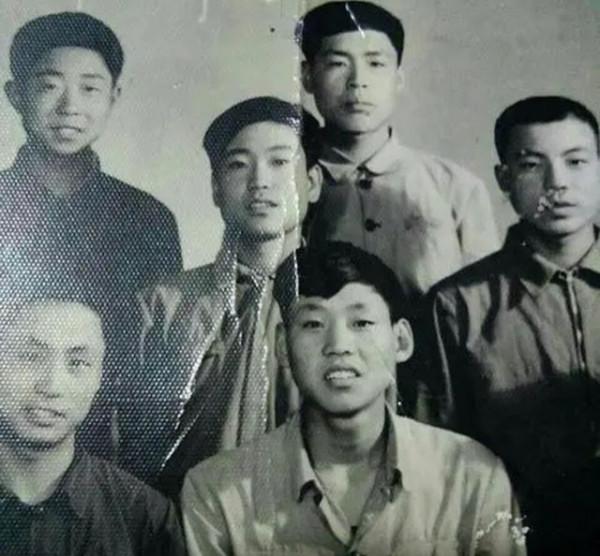 政委掏槍要斃了他,此人還是不跑,後當司令,老司令高興得沒吃飯 政委掏槍要斃了他,此人還是不跑,後當司令,老司令高興得沒吃飯