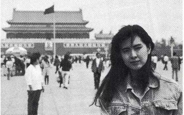 歲月不饒人！昔日港星在天安門合影舊照，你能認出幾位？