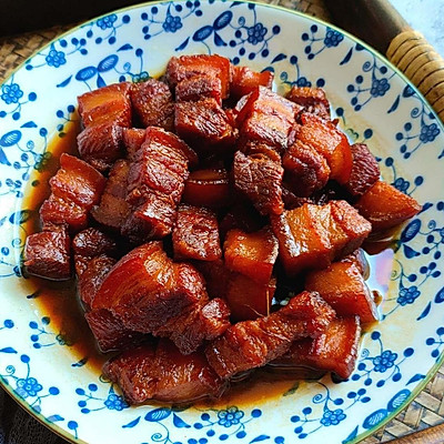 家常紅燒五花肉，肥而不膩，香