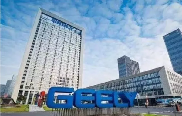 搶飯碗毫不留情！繼小米雷軍宣佈造車後，吉利李書福要造手機了