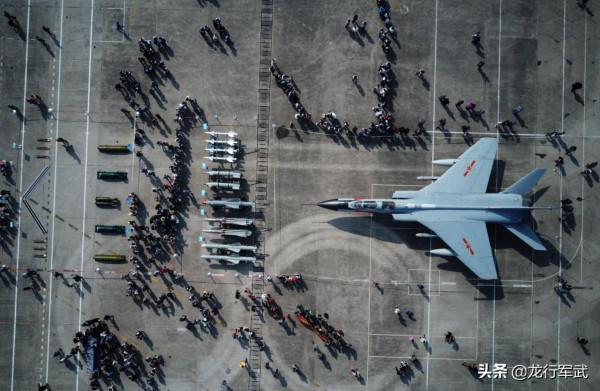 飛豹越改進越向上，不僅幫助海軍現代化提高20年，還贏得空軍青睞