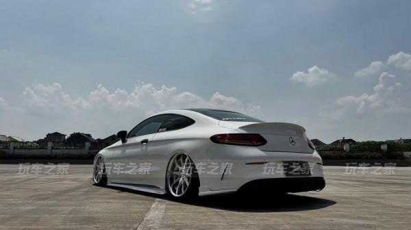 把女朋友的賓士C Coupe拿來玩改裝 給她一次讓別人羨慕的機會