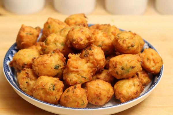 每逢過年，我家就愛吃這3種炸貨，金黃酥脆，放很久也不壞