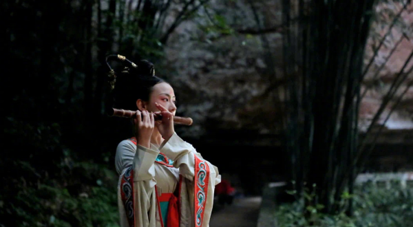 蔡徐坤、王一博加盟跨晚，還在靠流量撐檯面？四川臺卻劍走偏鋒