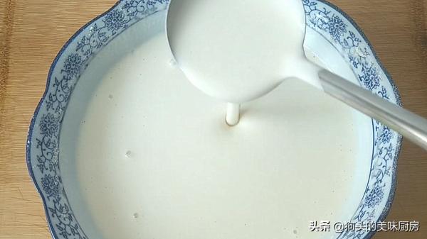 雞蛋蔥花餅，全程手不沾面，記住這三點，柔軟筋道，做法特別簡單