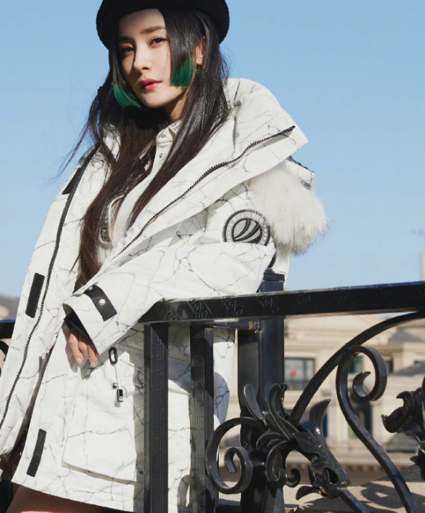 鞠婧禕終於放棄“半永久妝”，公主切造型真是純欲天花板，超好看