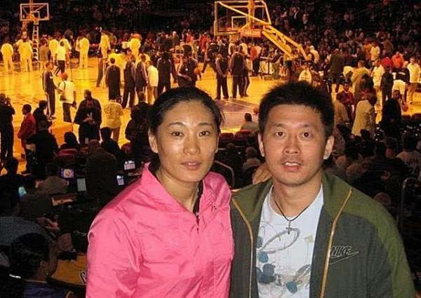 中國籃球金童玉女鞏曉彬李昕，9年前戀愛無結果，最後各自嫁娶