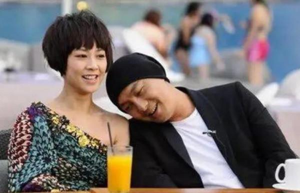 張衛健：結婚20年，至今無子，他的故事遠比你想象得更精彩