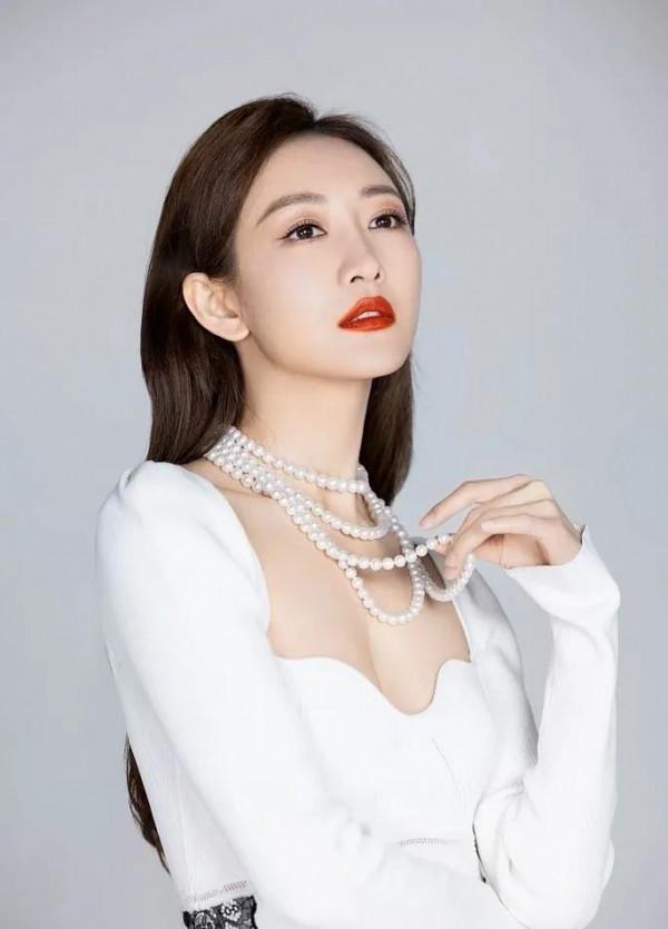 有喜歡王鷗的嗎？這麼看確實和楊冪有的一拼