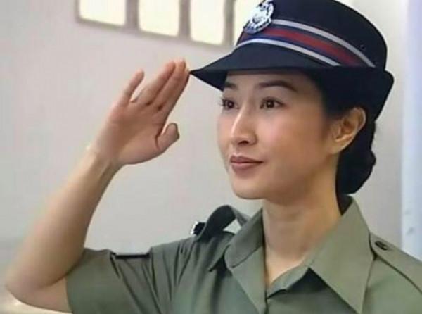 不穿華服,不化濃妝,TVB“警花”們或英氣或高冷,個個是經典 不穿華服,不化濃妝,TVB“警花”們或英氣或高冷,個個是經典
