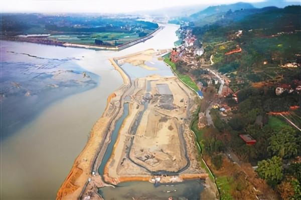 四川引水工程挖出銀錠,專家為尋寶抽乾江水,揭開張獻忠寶藏的秘密