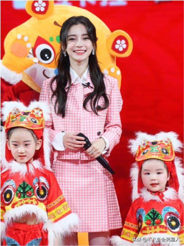 北京春晚路透曝光：baby發糖葫蘆，李沁扮花仙子，王鷗異域風