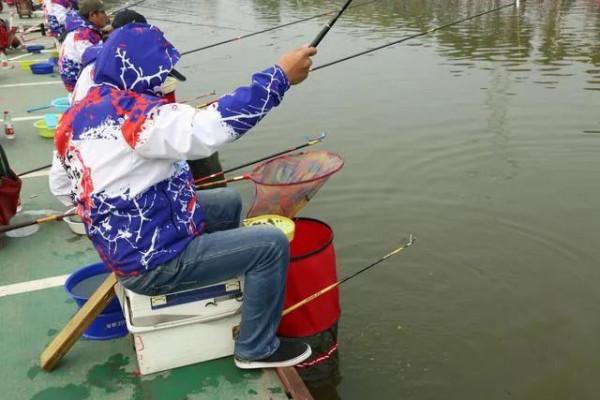 “中國釣王”的瘋狂人生 “中國釣王”的瘋狂人生